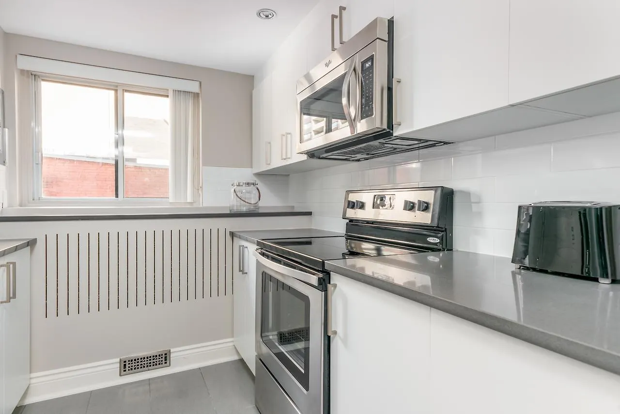 Bold Downtown Montreal Suites By Sonder