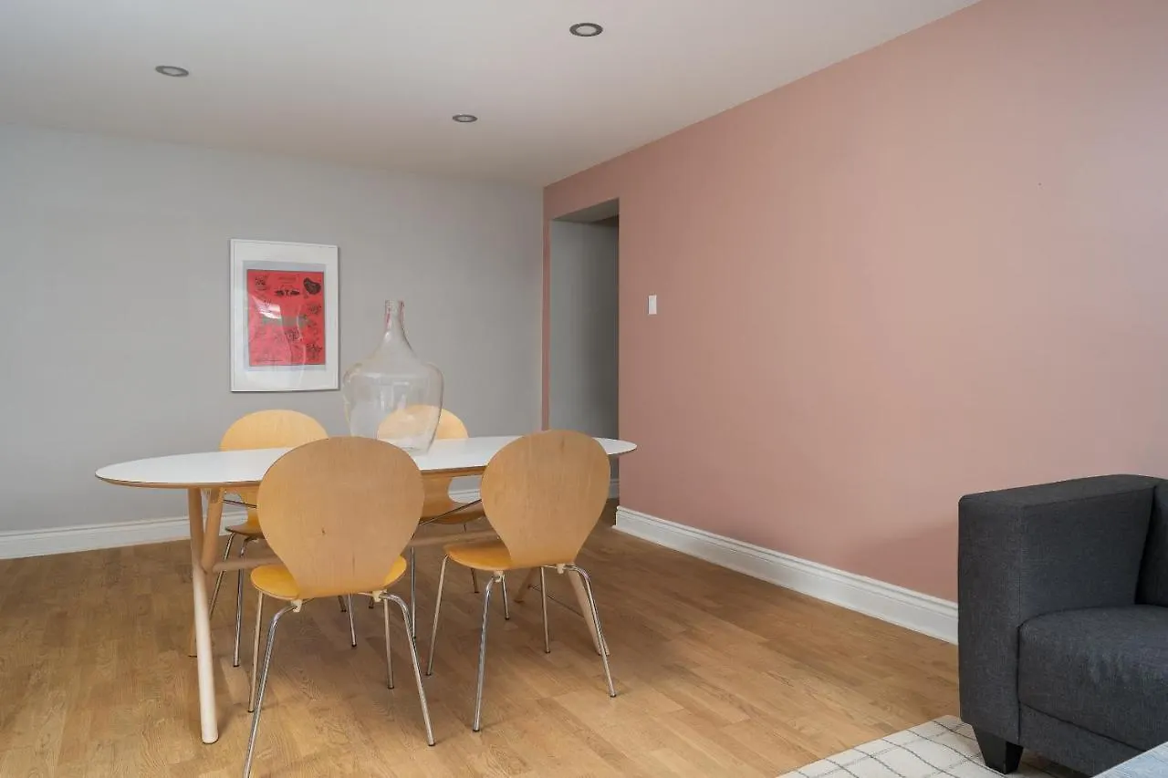 Bold Downtown Montreal Suites By Sonder 3*,