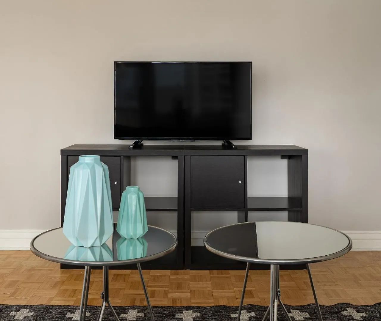 Bold Downtown Montreal Suites By Sonder Canada