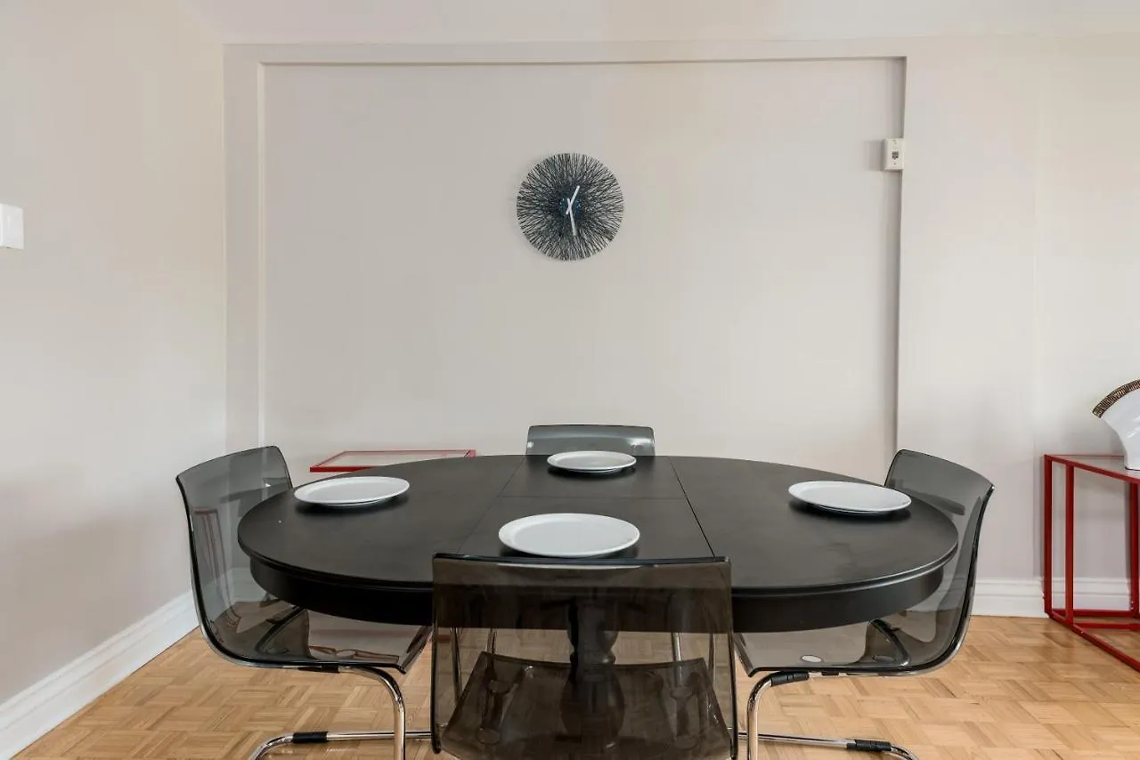 Bold Downtown Montreal Suites By Sonder 3*,