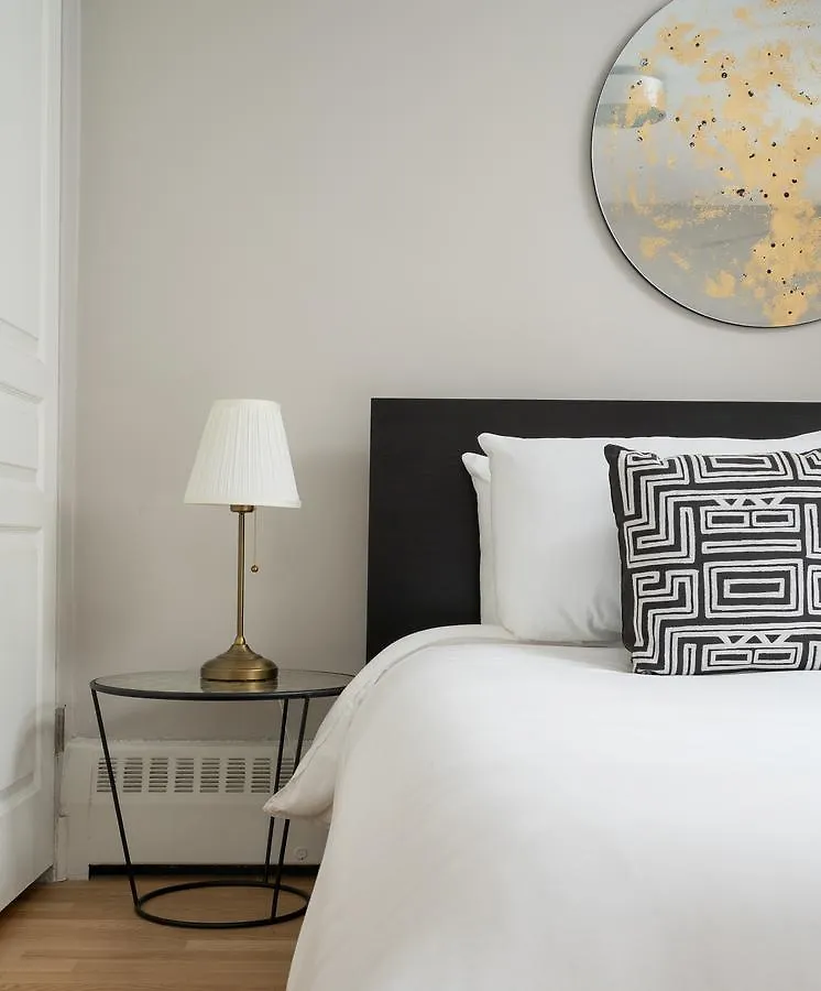 Bold Downtown Montreal Suites By Sonder Canada
