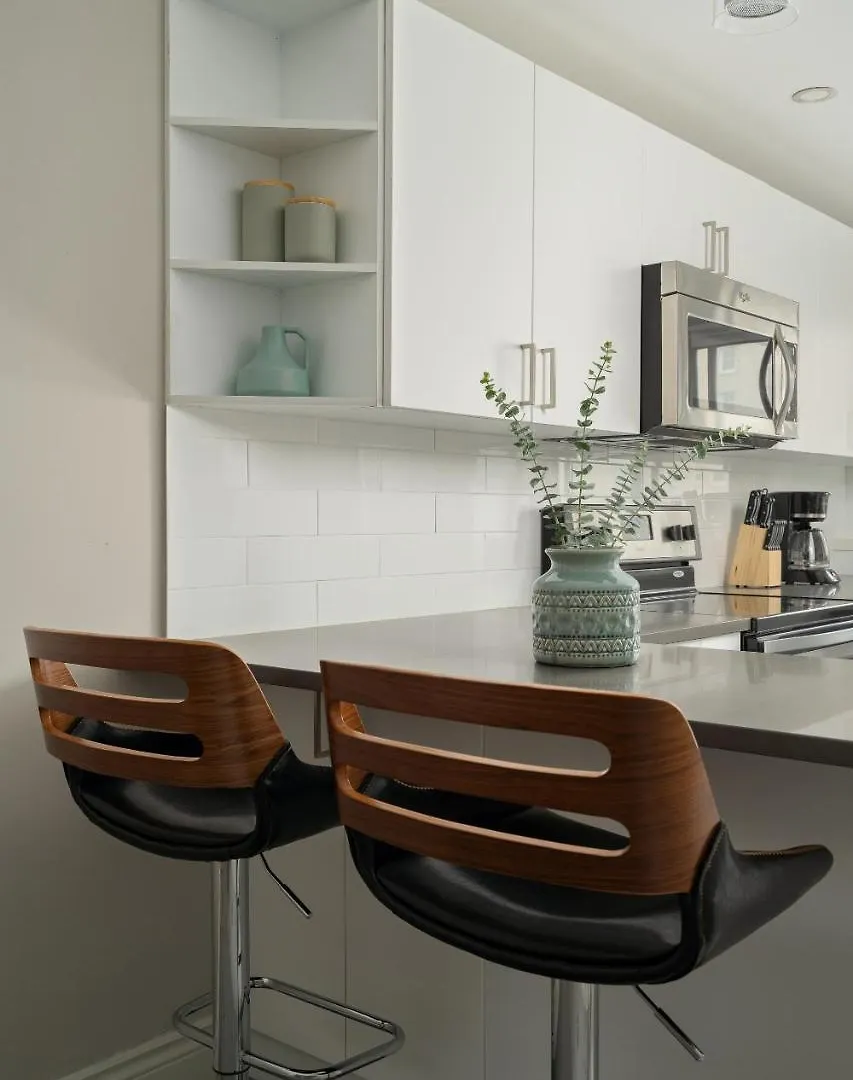 Bold Downtown Montreal Suites By Sonder
