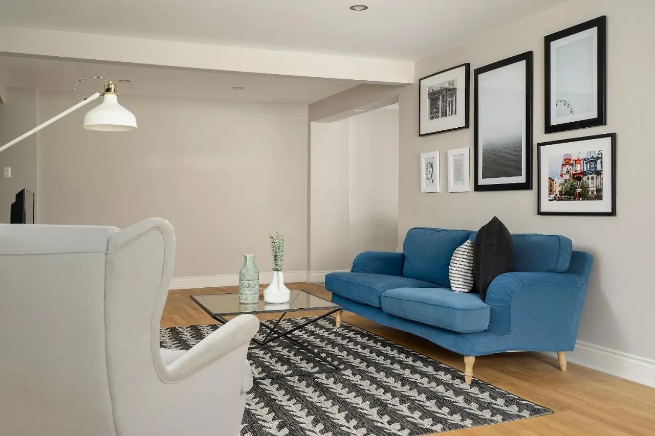Bold Downtown Montreal Suites By Sonder