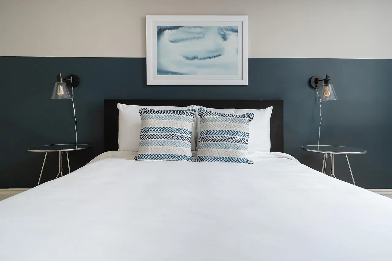Bold Downtown Montreal Suites By Sonder 3*,