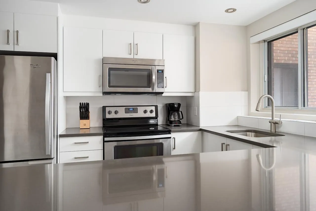 Bold Downtown Montreal Suites By Sonder 3*,  Canada