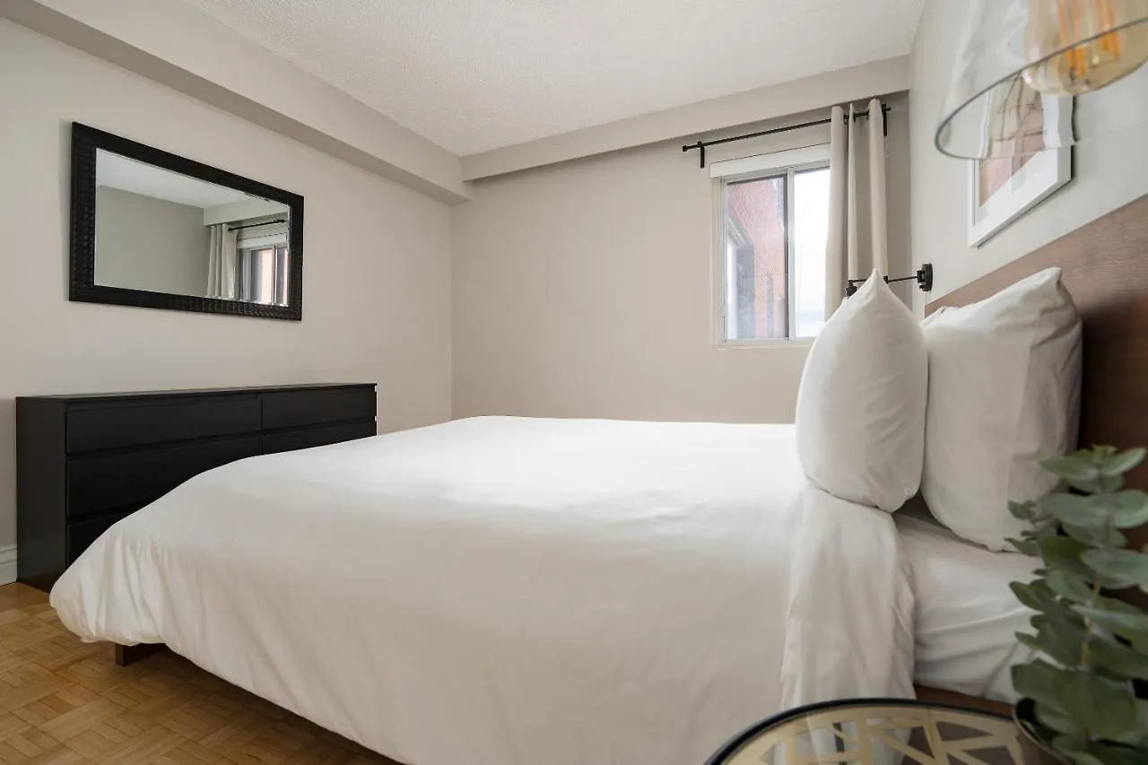 Bold Downtown Montreal Suites By Sonder Canada