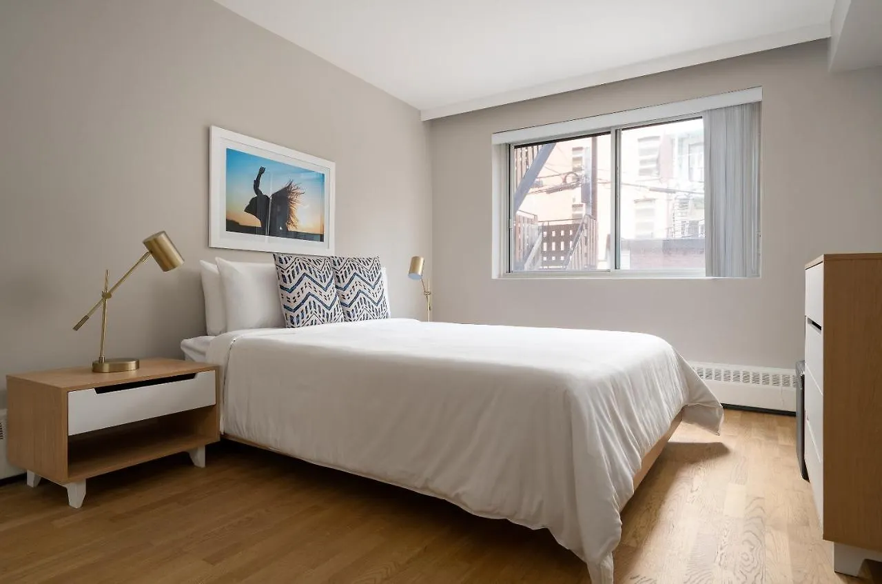 Bold Downtown Montreal Suites By Sonder 3*,