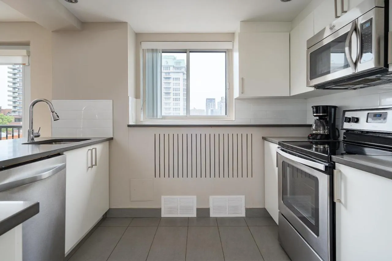 Bold Downtown Montreal Suites By Sonder